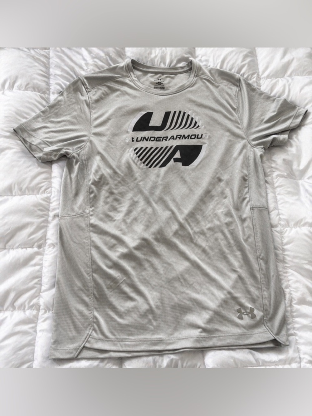 Under Armour Athletic dry- wick shirt